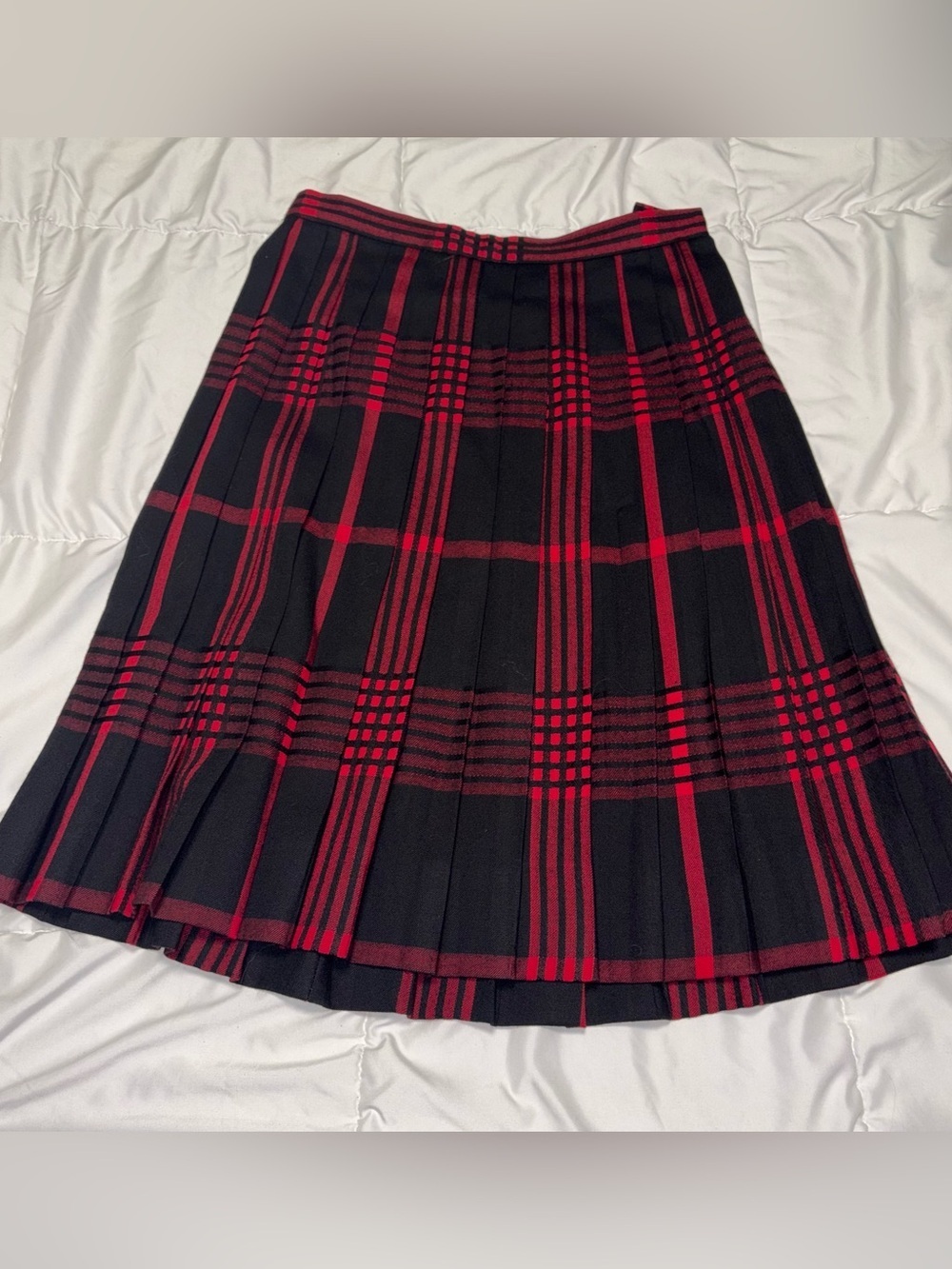 DAVID Brooks LTD Vintage Womens 12 Red Black Pleated 100% Wool Midi Skirt